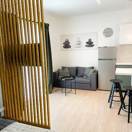 Modern Overlooking Downtown * 马卡尔斯卡