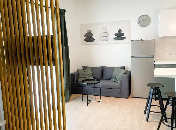 Modern Overlooking Downtown * 马卡尔斯卡