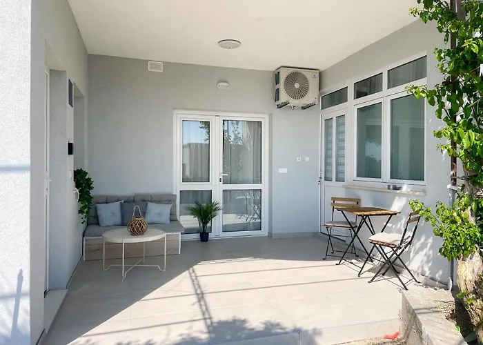 公寓 Modern Overlooking Downtown 马卡尔斯卡