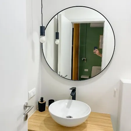 Apartment Modern Overlooking Downtown Makarska