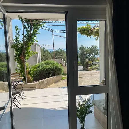 Modern Overlooking Downtown *