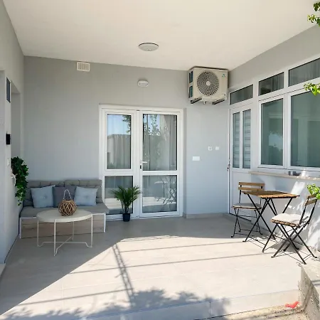 Appartamento Modern Overlooking Downtown Makarska